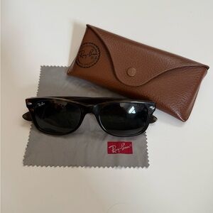 Ray-Ban Classic Sunglasses with Tan Case